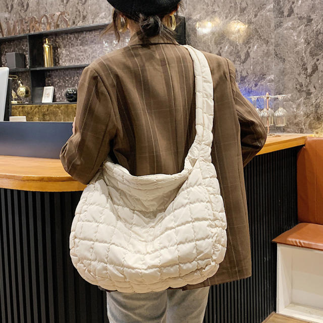 Autumn Winter New Cloud Pleated Large Bag Women's Casual Stylish Lightweight crossbody bag