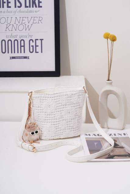 Embroidery flower sweet crossbody bag small bag for beach vacation