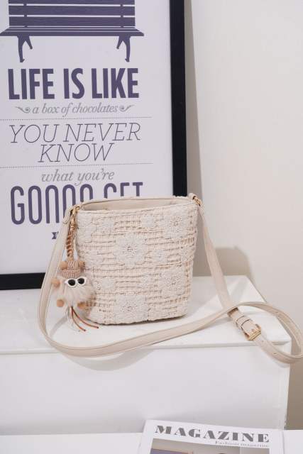 Embroidery flower sweet crossbody bag small bag for beach vacation