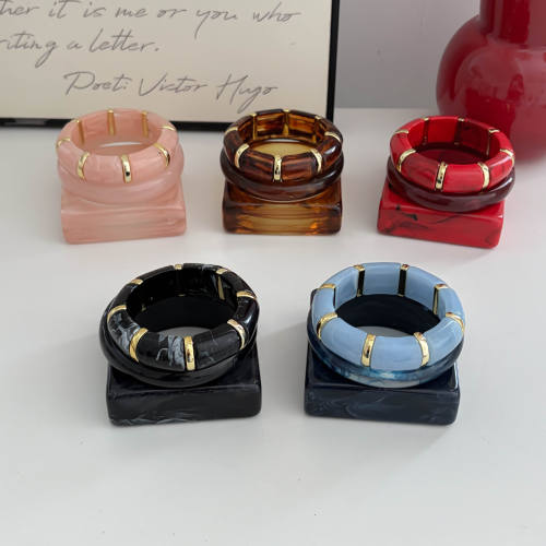 Retro Gradient Resin Elastic Bracelet Set of Three Personalized Square and Round Bracelet Jewelry Accessories