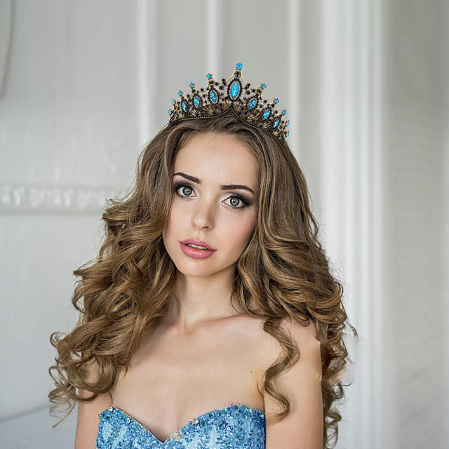 Elegant rhinestone inlaid alloy hair crown wedding hair accessory