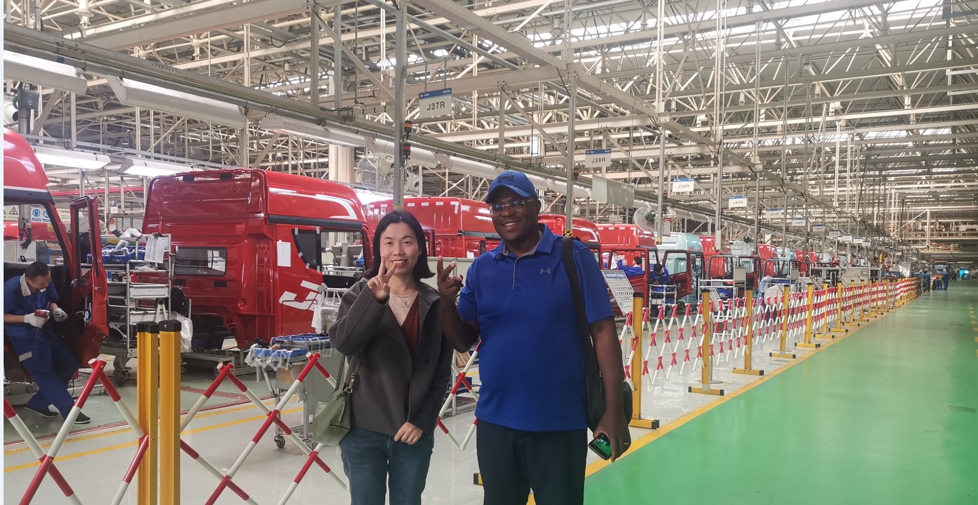 Zimbabwe customer visiting us  for purchase tractor truck, cargo truck and semi trailer.
