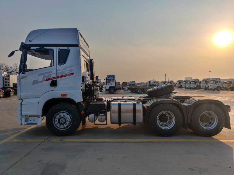 FAW JH6 TRACTOR TRUCK 6X4