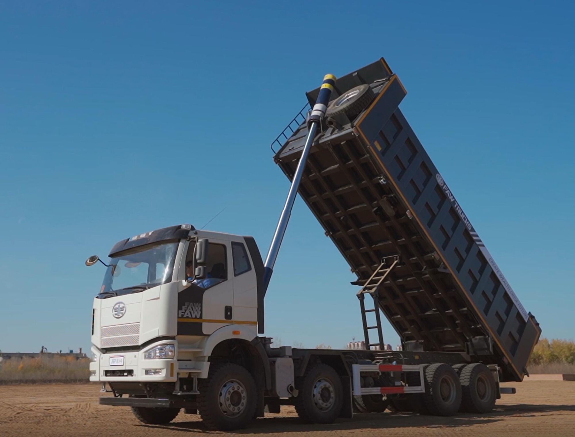 FAW J6P DUMP TRUCK 8×4