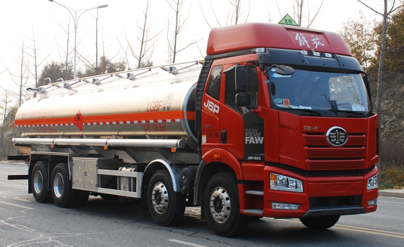 FAW J6P FUEL TANK TRUCK 8×4
