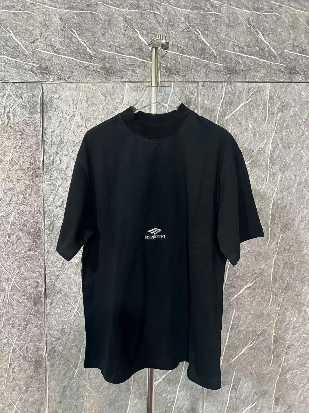 Футболка Balenciaga