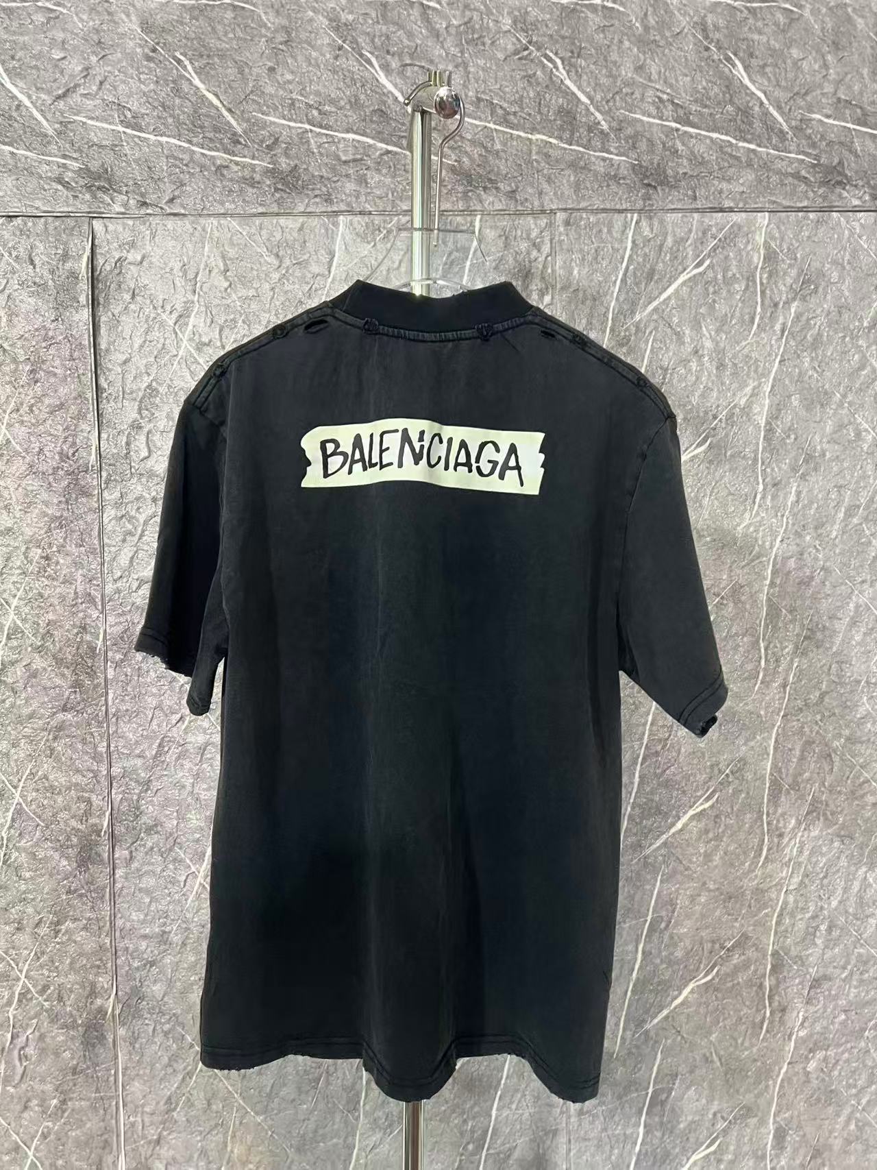 Футболка Balenciaga