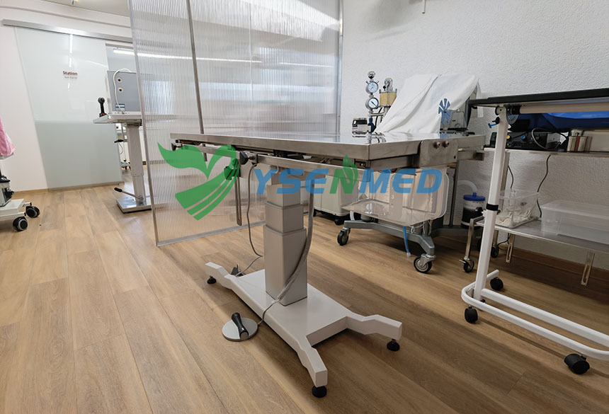 German client is satisfied with YSENMED V-top veterinary operation table YSFT-886.