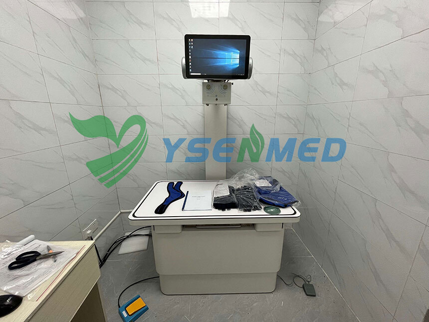 La máquina de rayos X digital veterinaria YSENMED YSDR-VET320 32kW 400mA está instalada en una clínica veterinaria en Hong Kong