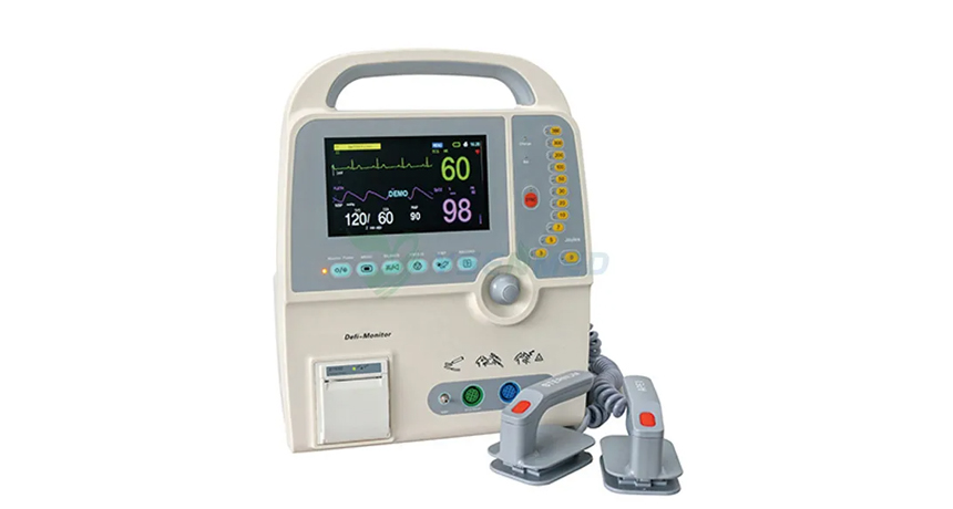 What is a defibrillator monitor and how to distinguish it?