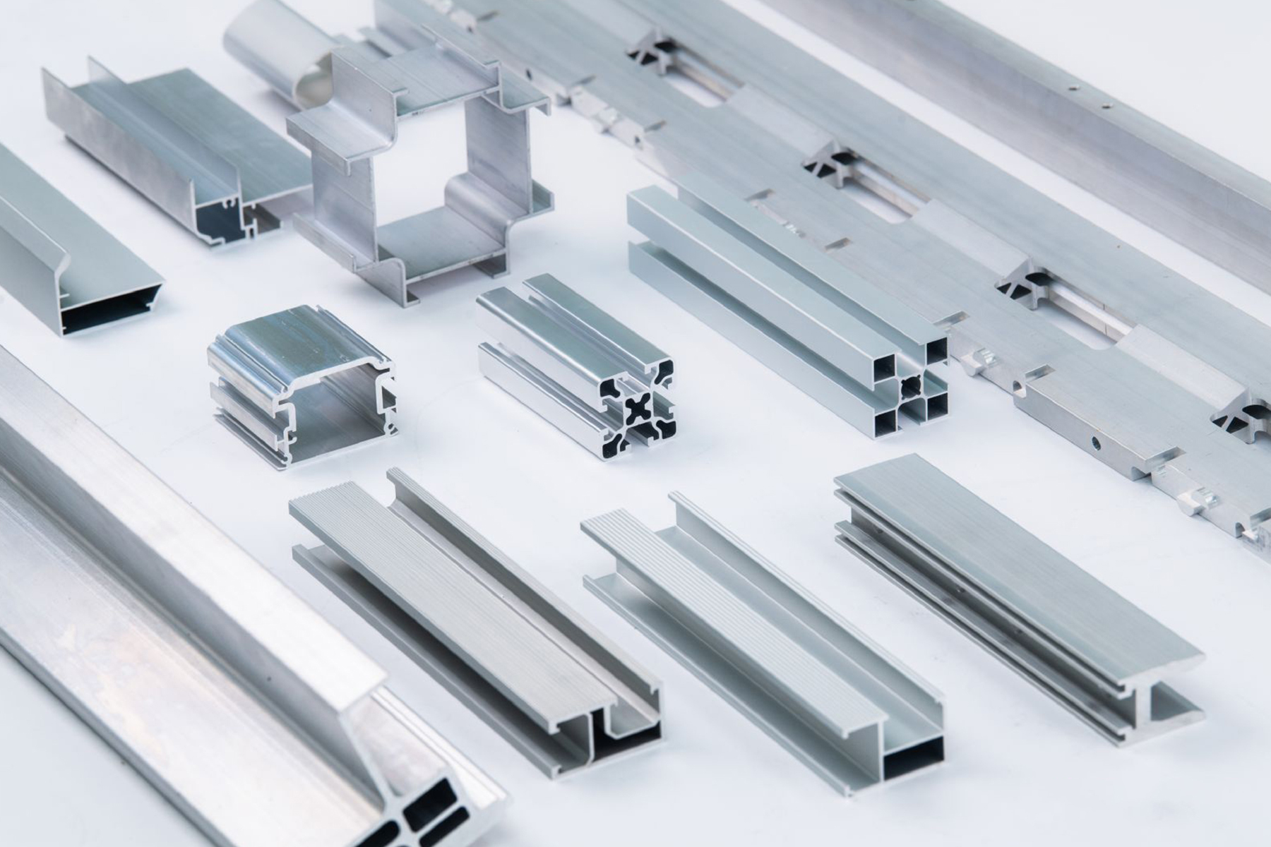 What matters should be paid attention to when extruding industrial aluminum alloy profiles?