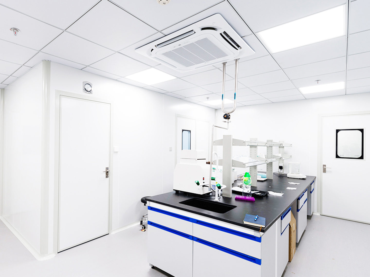 What is included in the portfolio of aluminium profiles working under cleanroom conditions