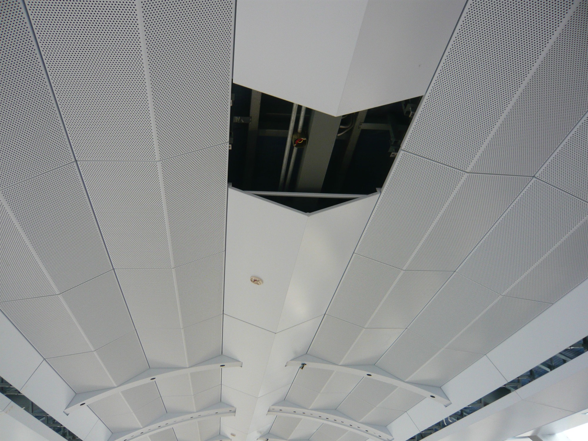 Where is the main application of aluminum veneer curtain wall?