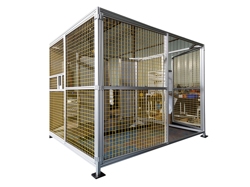 How is the aluminum profile protective fence connected?