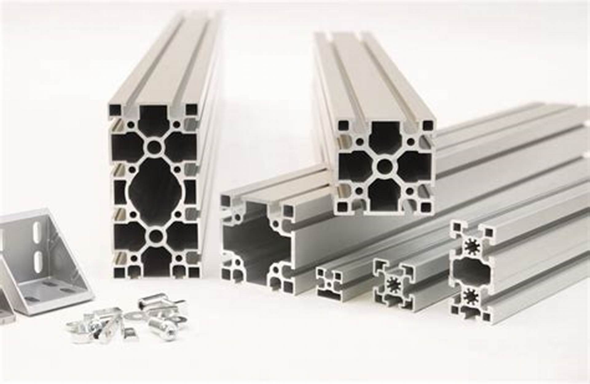 What are the differences between hollow aluminum profiles and solid aluminum profiles?