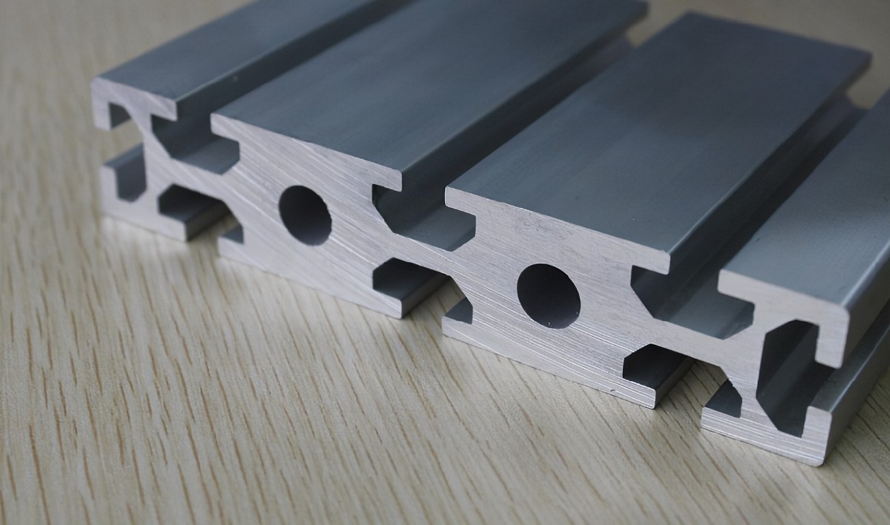 How to reflect the flatness of industrial aluminum extrusion?