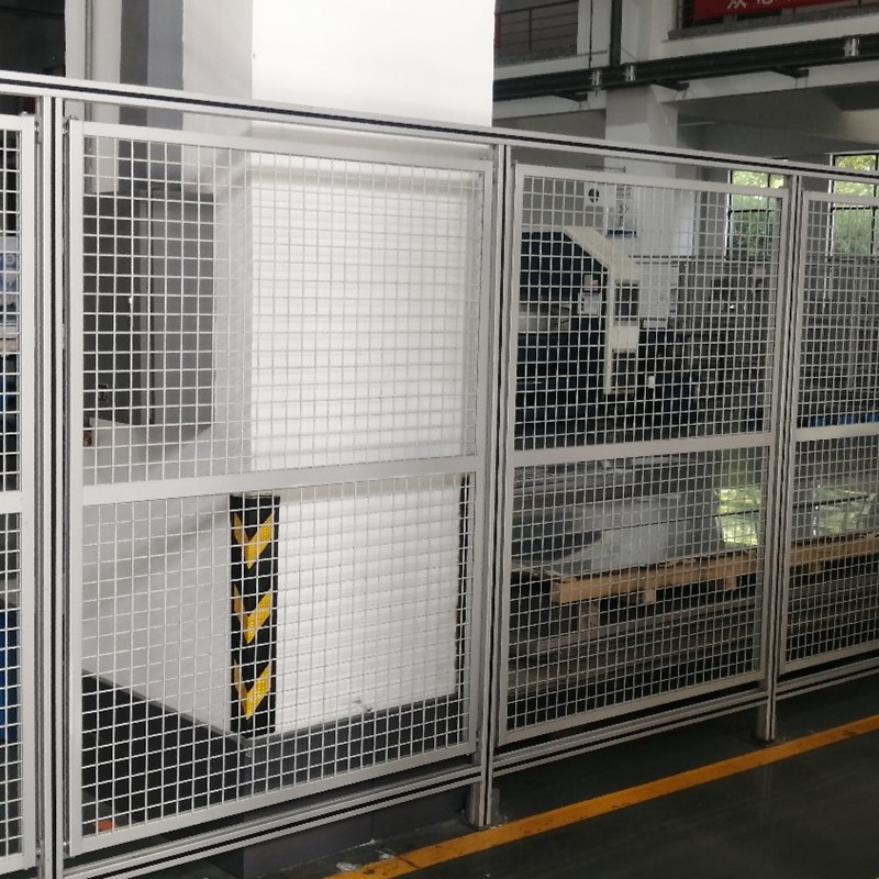 Why use industrial aluminum profiles as guardrails?