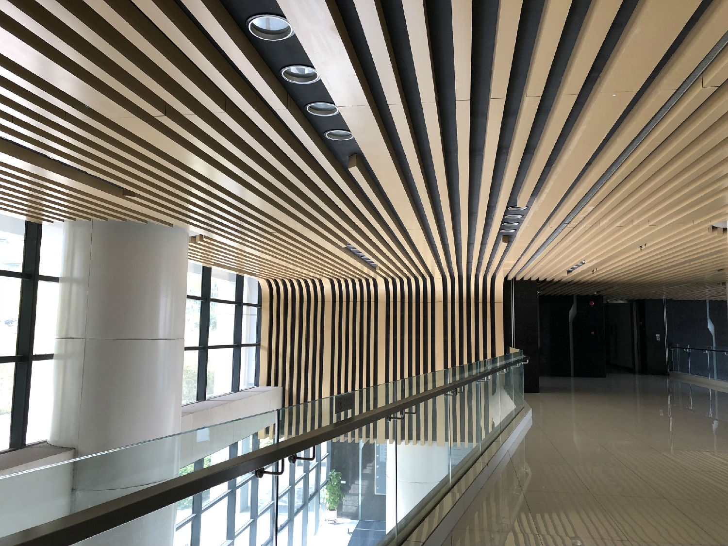 Aluminum square pass ceiling material introduction?