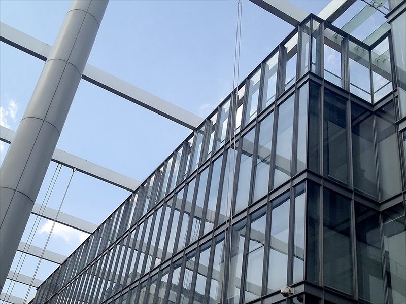 What is exposed frame aluminum curtain wall?