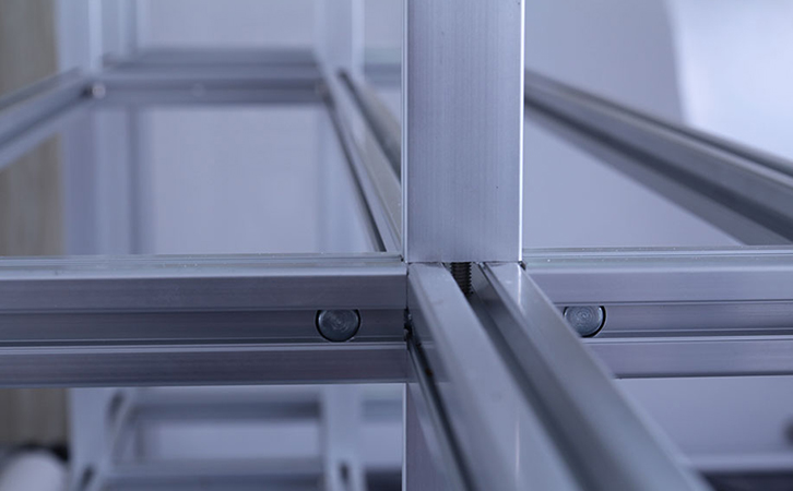 Inlaid structure should be adopted in the mold of aluminum profile production