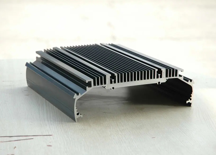Fluorocarbon spraying process of aluminum profile is introduced