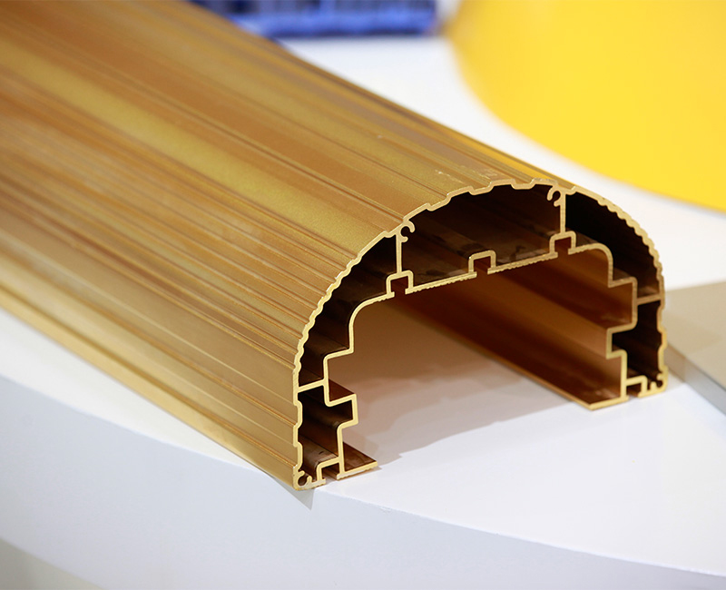What are the performance characteristics of aluminum composite panels?
