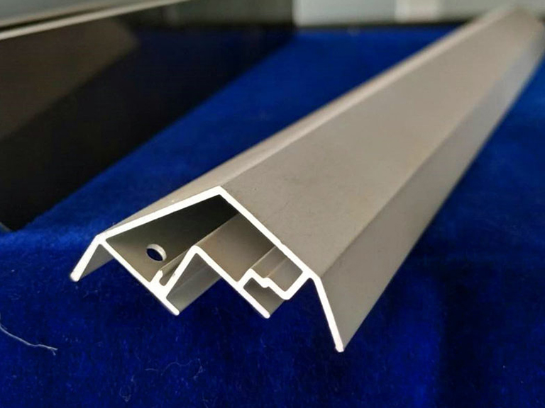 What should we pay attention to when stretching the aluminum profile?