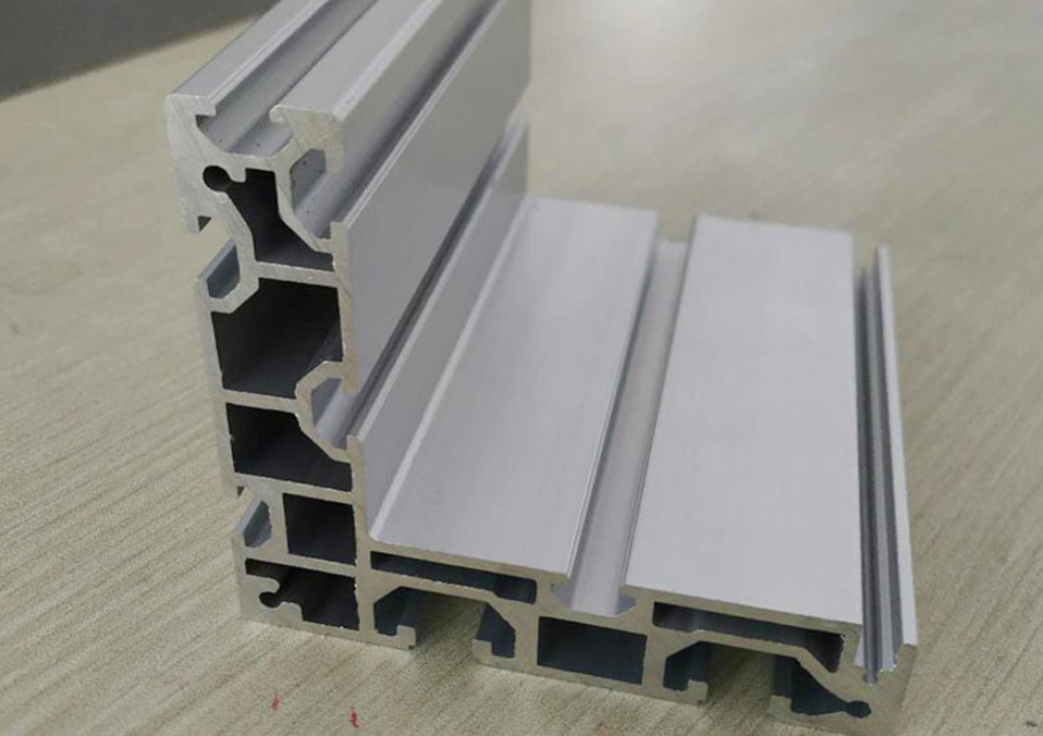 Analysis of advantages of glass partition of aluminum profile