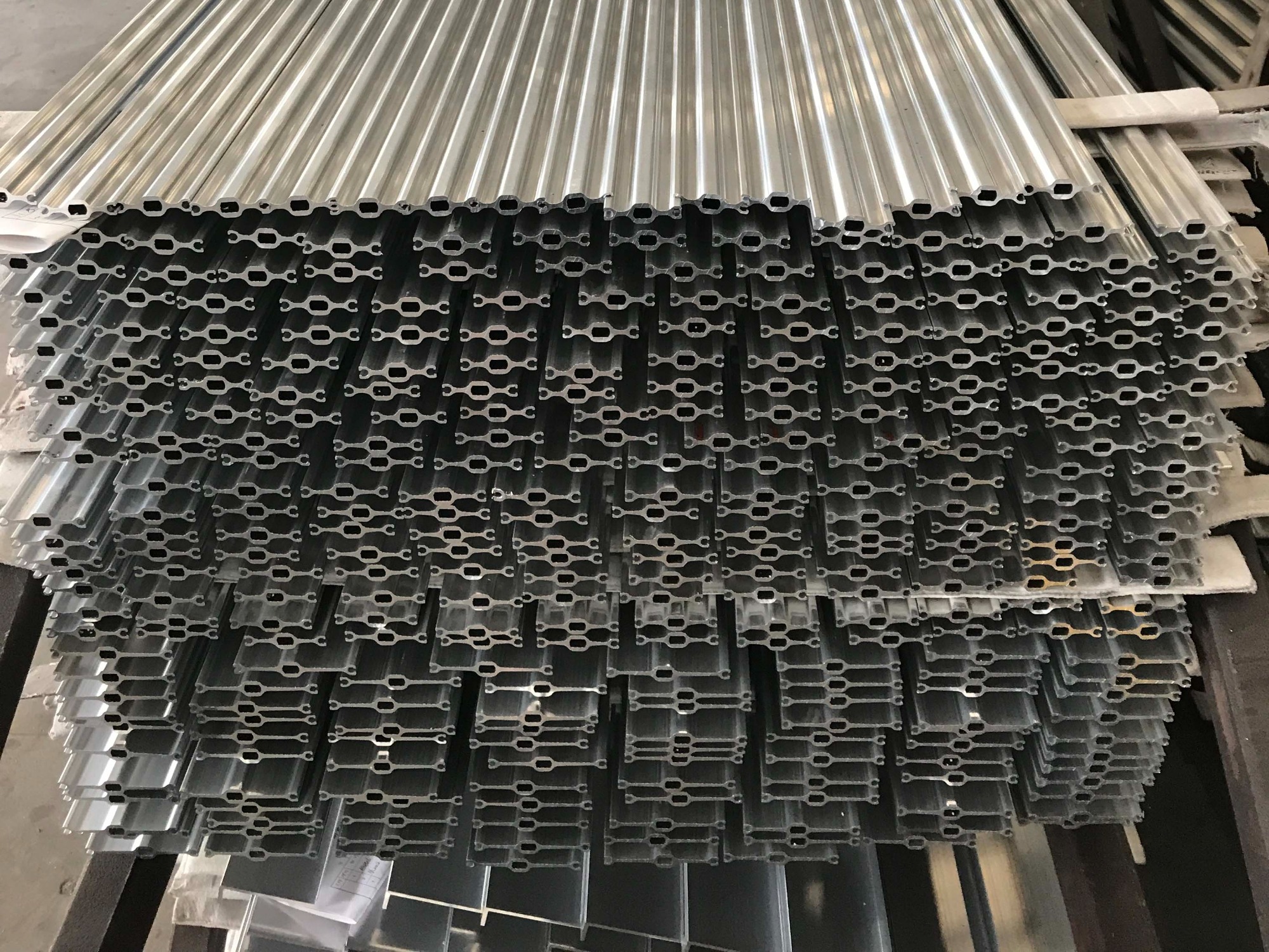The specific introduction of aluminum alloy profiles