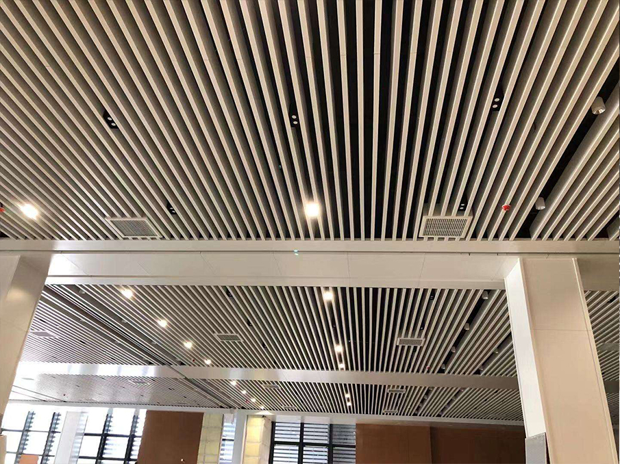 What are the advantages of installing aluminum square pass ceiling?