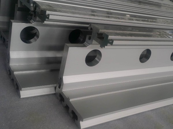How to maintain and maintain aluminum extrusion profile?
