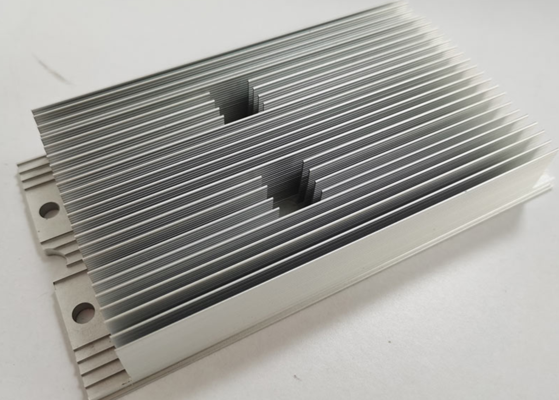 Can aluminum radiator profiles be custom manufactured?