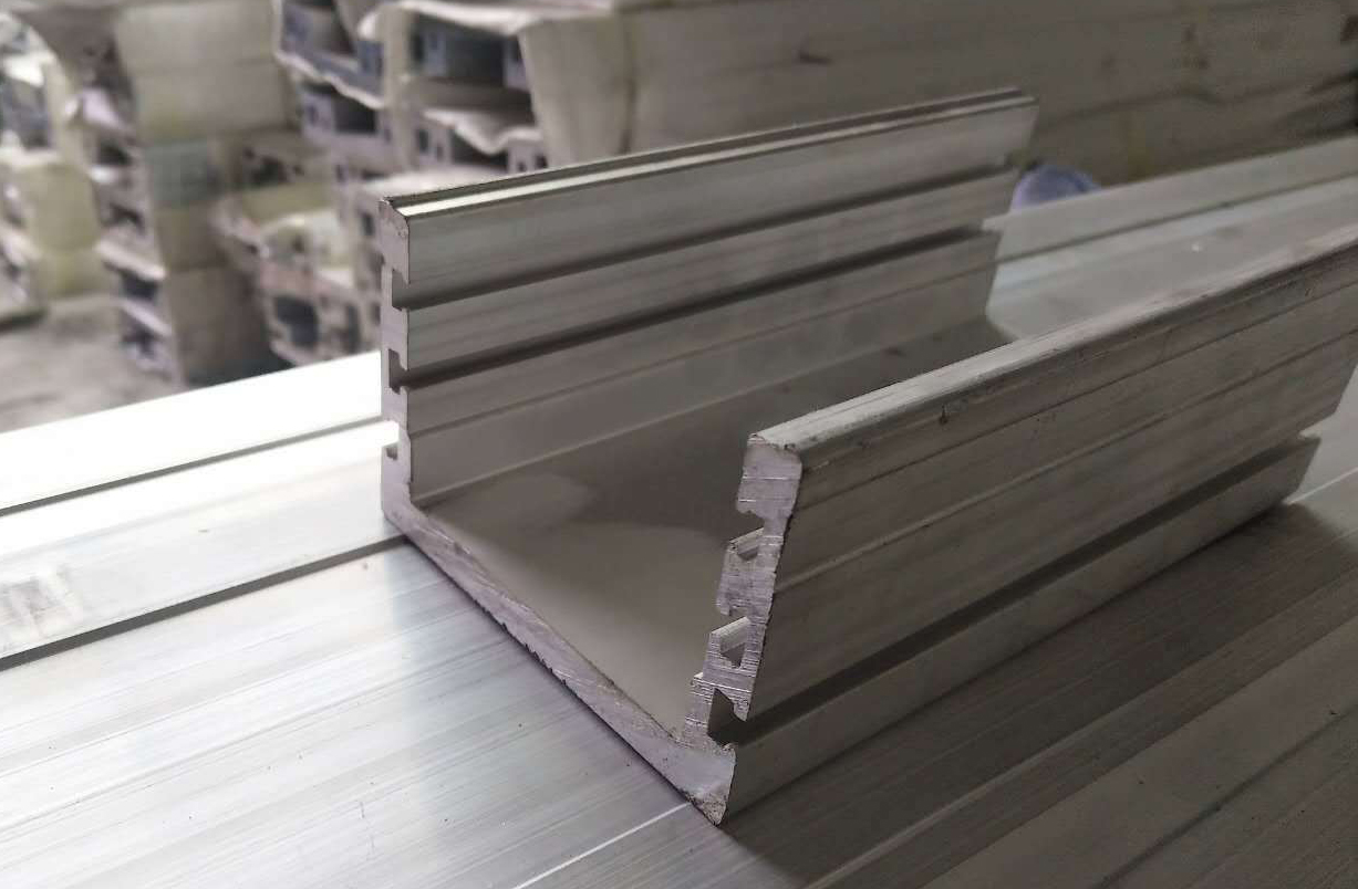 The measuring method of wall thickness of industrial aluminum profile is described