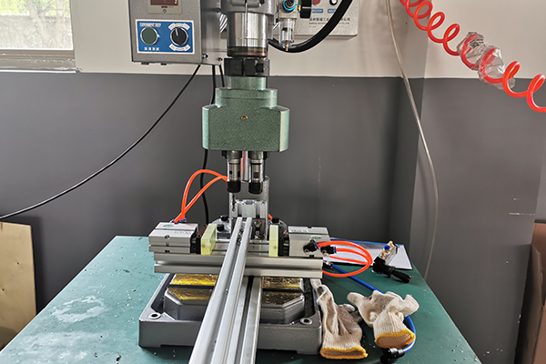 What are the basic equipment for industrial aluminum profiles processing?