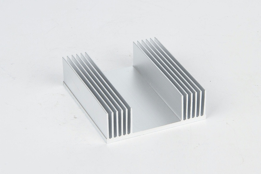 What is the effect of aluminum radiator profiles on the mold structure?