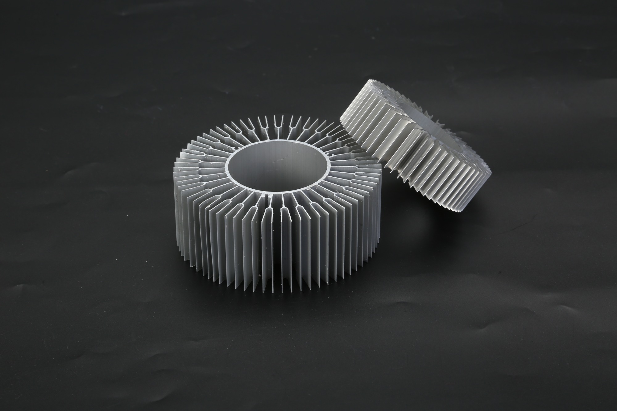 Mold structure design and process of aluminum radiator profiles