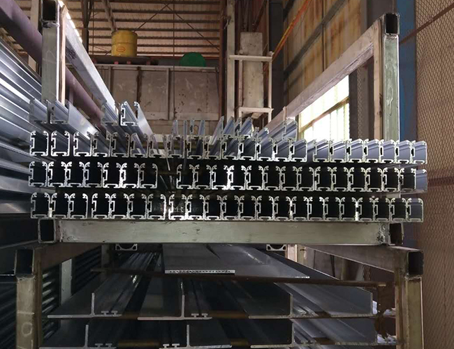 Aluminum extrusion profile six places are required during the stretching process