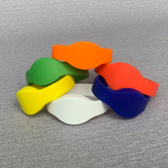 Factory price customized waterproof nfc rfid silicone wristband