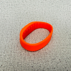 Waterproof Silicone NFC RFID closed wristband for Gym club swimming pool