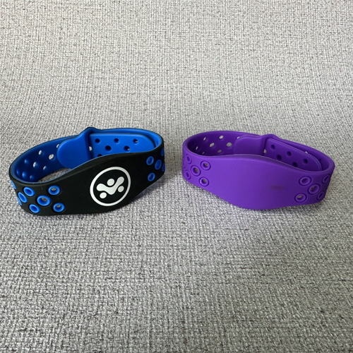 Porous easy to adjust size wristband and flexible silicone bracelets