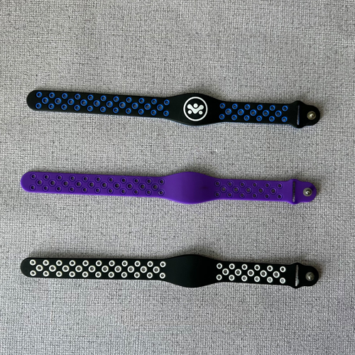 Porous easy to adjust size wristband and flexible silicone bracelets wrist band