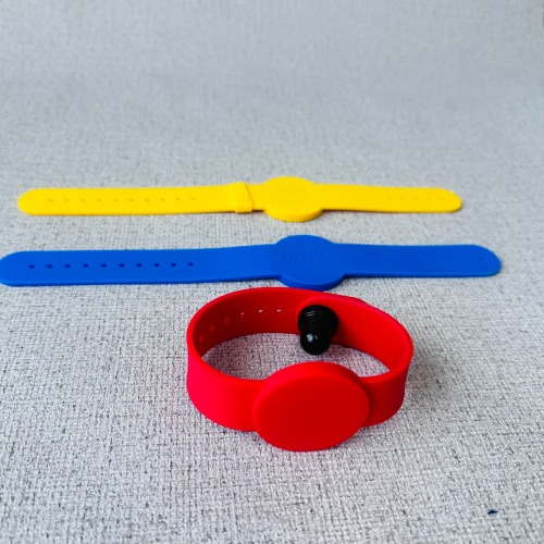 Magnetic Lock Disposable Wristbands Locking Silicone RFID Bracelets