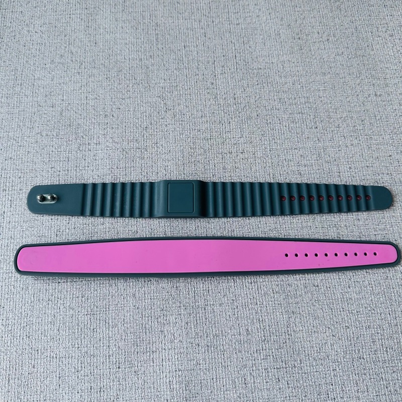 Custom Logo Adjustable Waterproof Mifare 1K NTAG213 NTAG215 Chip 13.56MHz Programmable Gym Silicone NFC Payment RFID Wristbands