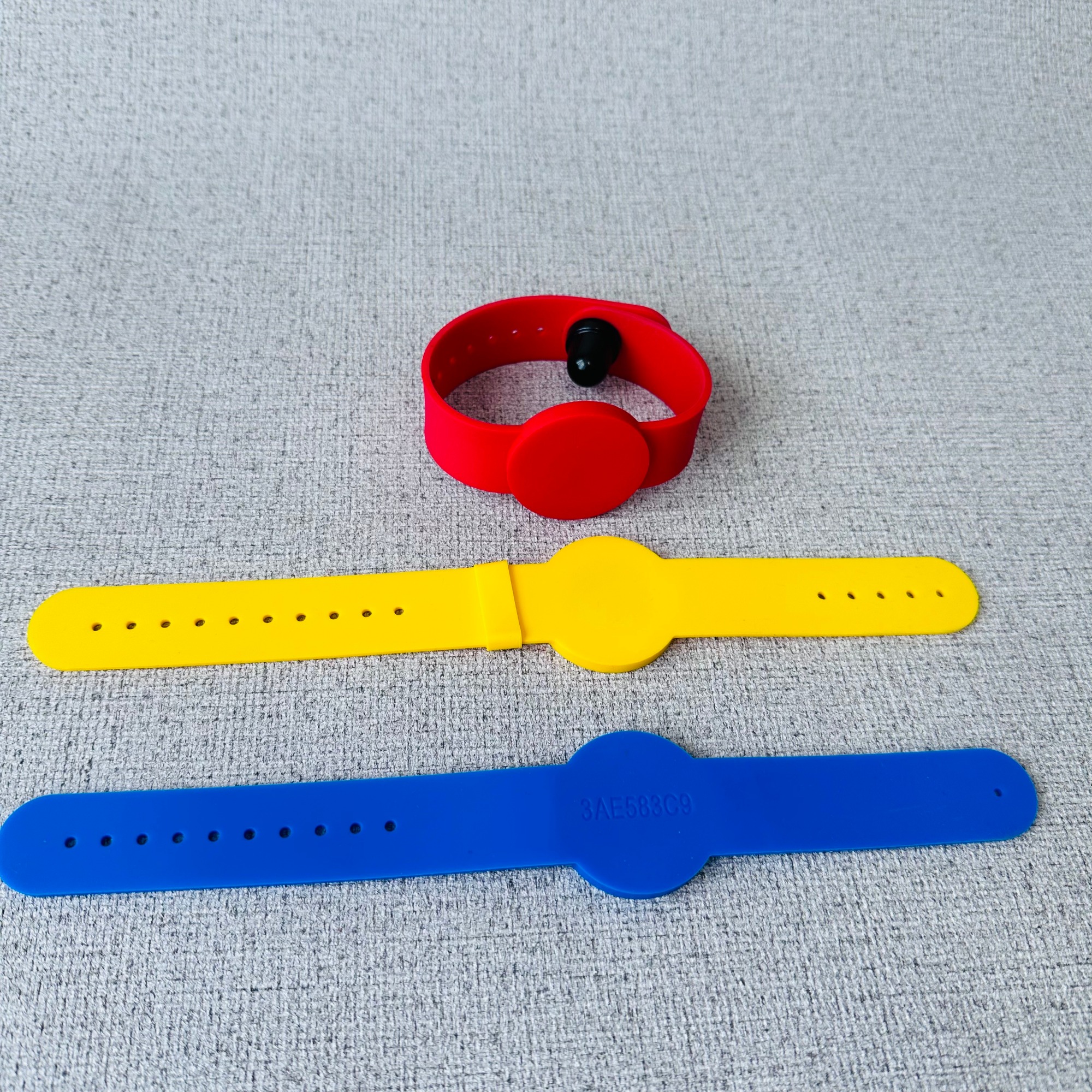 Magnetic Lock Disposable Wristbands Locking Silicone RFID Bracelets