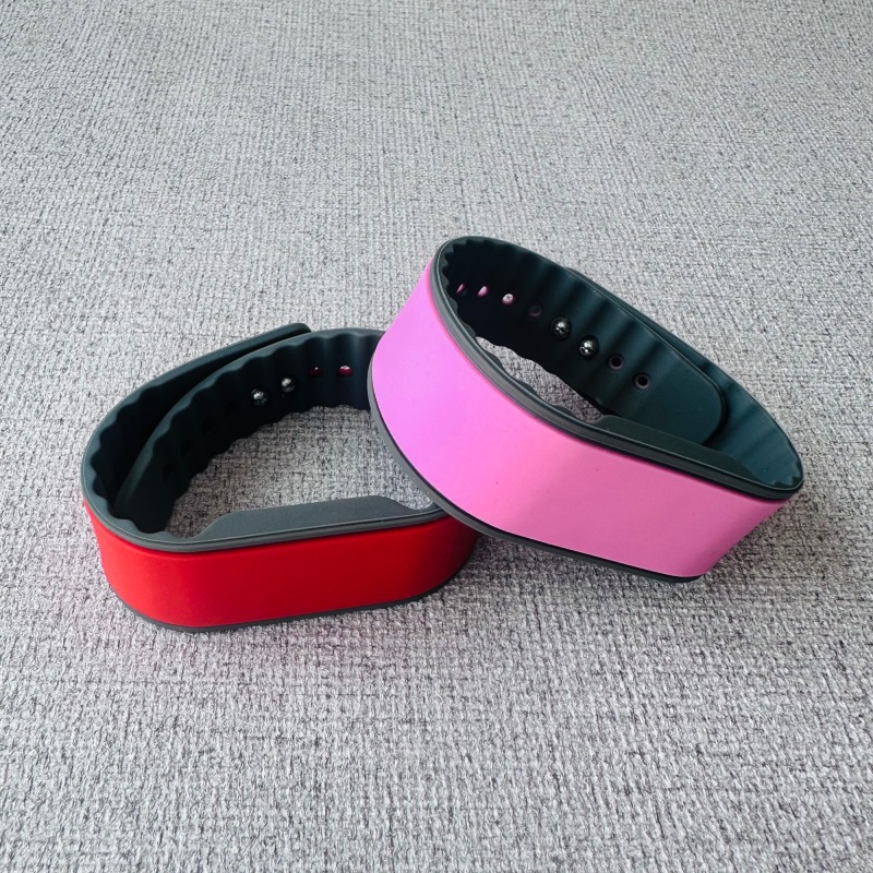 Custom Logo Adjustable Waterproof Mifare 1K NTAG213 NTAG215 Chip 13.56MHz Programmable Gym Silicone NFC Payment RFID Wristbands