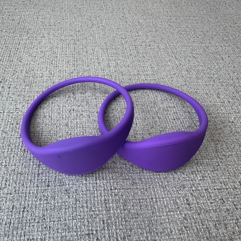Premium Closed loop type Silicone Bracelet / Custom fixed size semiellipse rfid / NFC silicone wristband with rfid chips