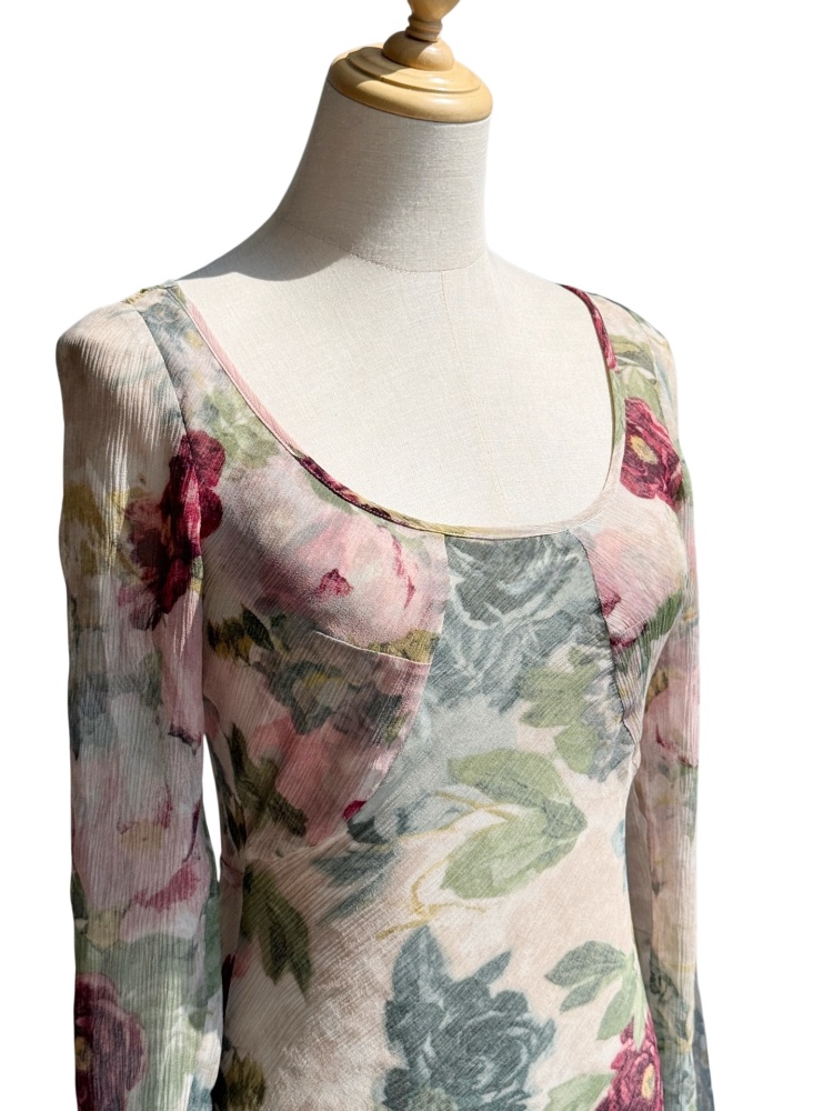 Round Neck Long Sleeved Silk Flowing Long Dress with Underskirt