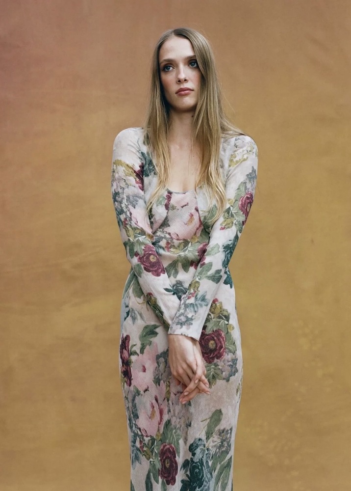 Round Neck Long Sleeved Silk Flowing Long Dress with Underskirt