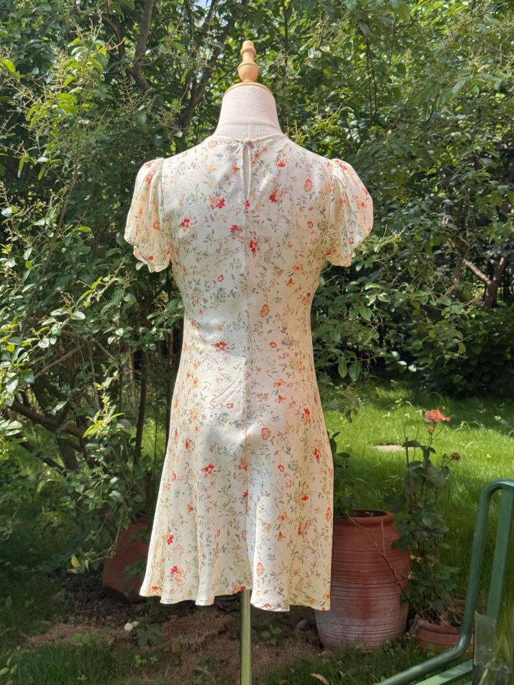 Pearl Luster Satin Silk Classic Floral Print Romantic Bubble Sleeve Short Diagonal Cut Silk Dress