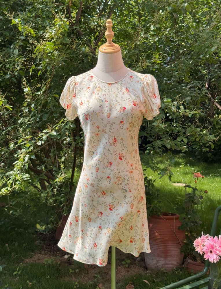 Pearl Luster Satin Silk Classic Floral Print Romantic Bubble Sleeve Short Diagonal Cut Silk Dress